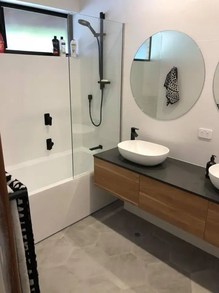 Burns Beach Family Bathroom